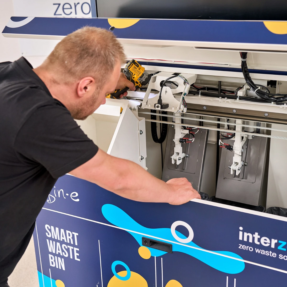 Installation von Bin-e-Maschinen von Interzero, Interzero, 2026