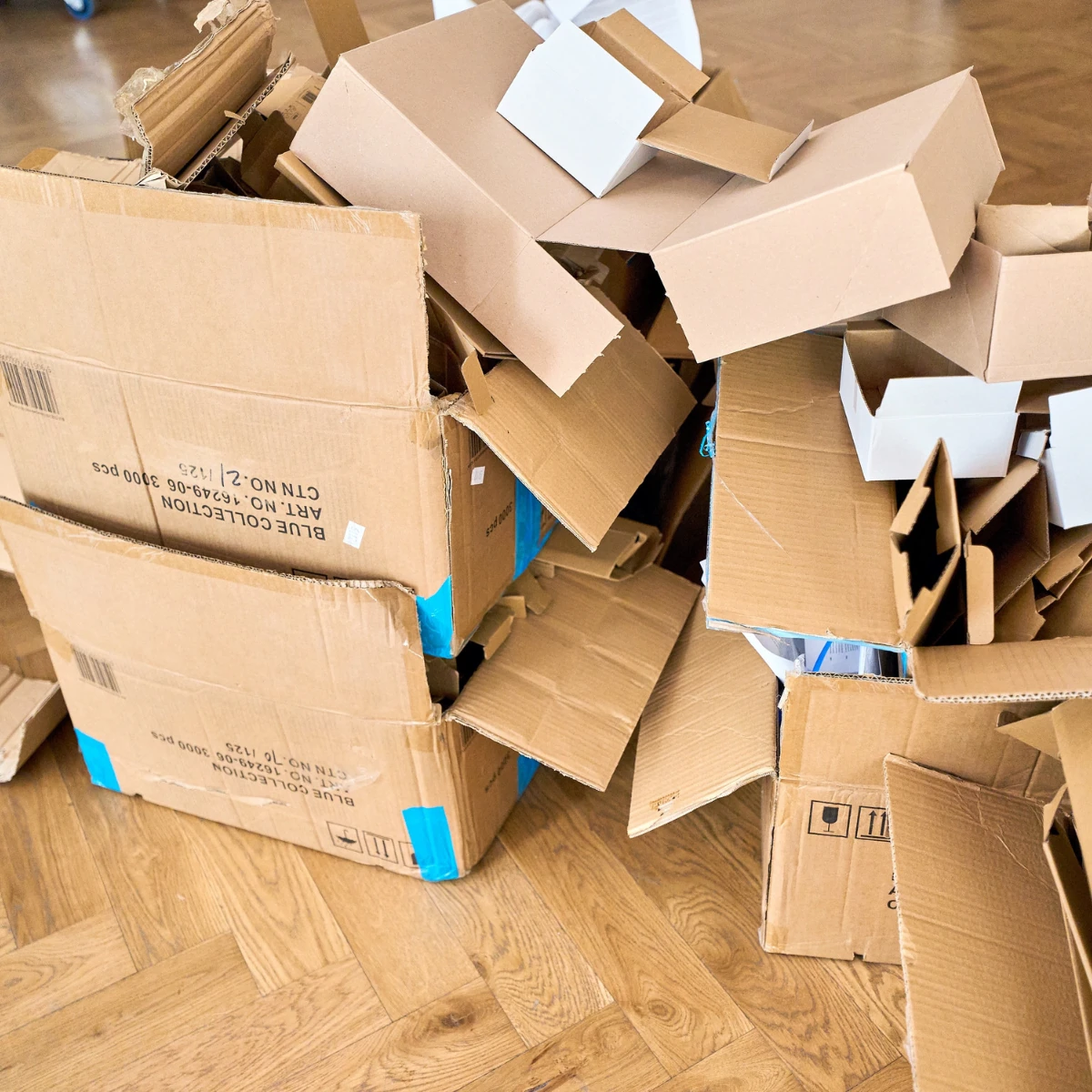 Kartonabfälle für das Recycling vorbereitet, Interzero, 2026